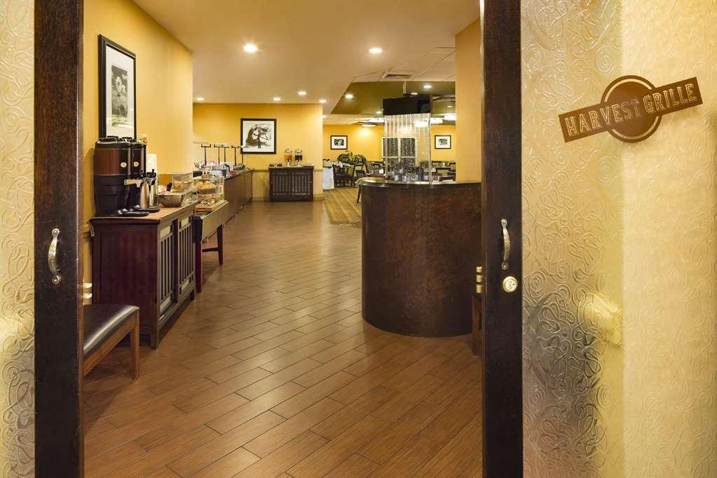 Doubletree By Hilton Hotel Raleigh - Brownstone - University 餐厅 照片