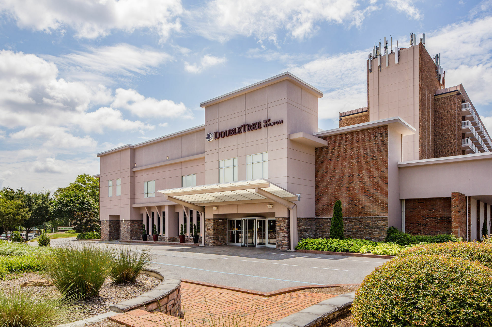 Doubletree By Hilton Hotel Raleigh - Brownstone - University 外观 照片
