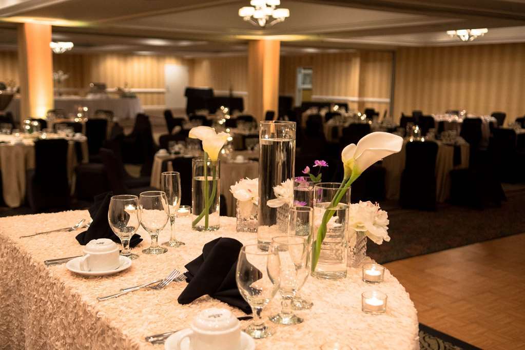 Doubletree By Hilton Hotel Raleigh - Brownstone - University 设施 照片